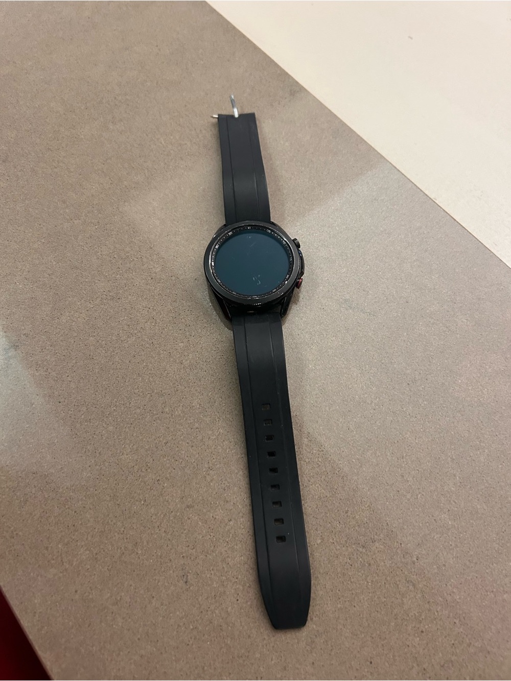 Samsung Black Silicone-Band Smartwatch — Fitness & Notifications